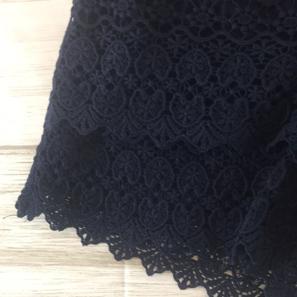 LOFT Riviera Crochet Tiered  Navy Lace Shorts• 0 - Picture 4 of 10